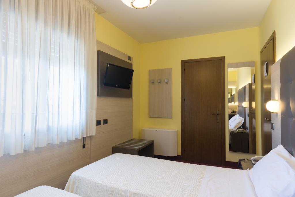 Park Hotel Ristorante Ca' Bianca Istrana Habitación foto