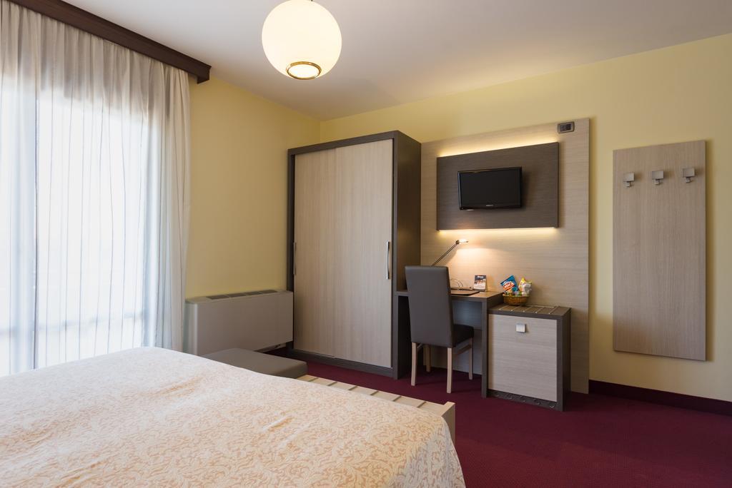 Park Hotel Ristorante Ca' Bianca Istrana Habitación foto