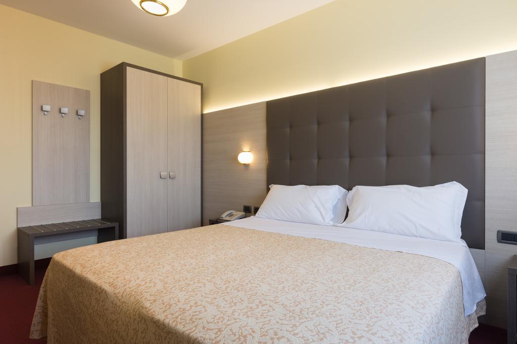 Park Hotel Ristorante Ca' Bianca Istrana Habitación foto